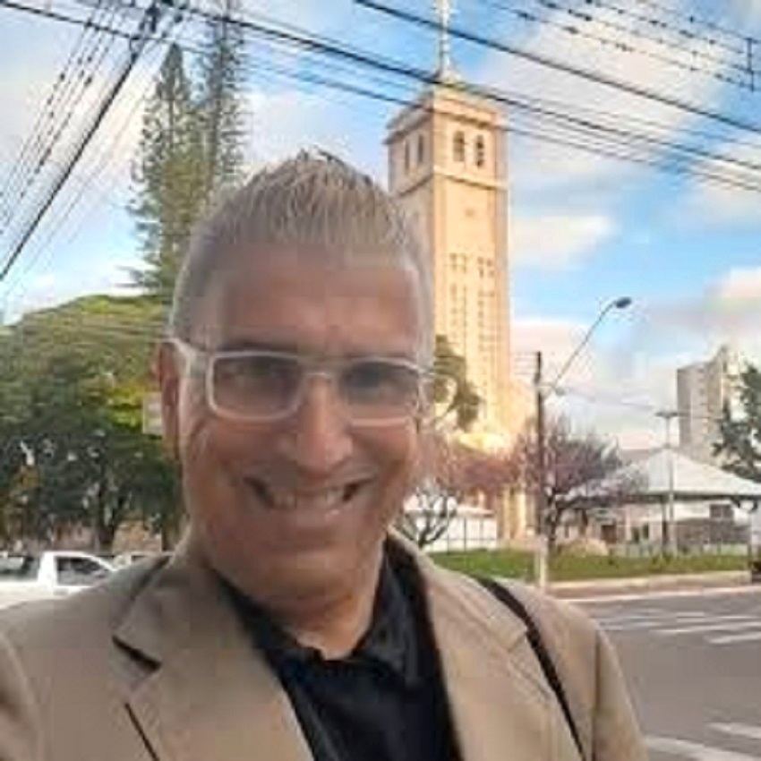 Jornalista Antônio Donizete de Oliveira escreveu a biografia da história dos irmãos Romagnole 