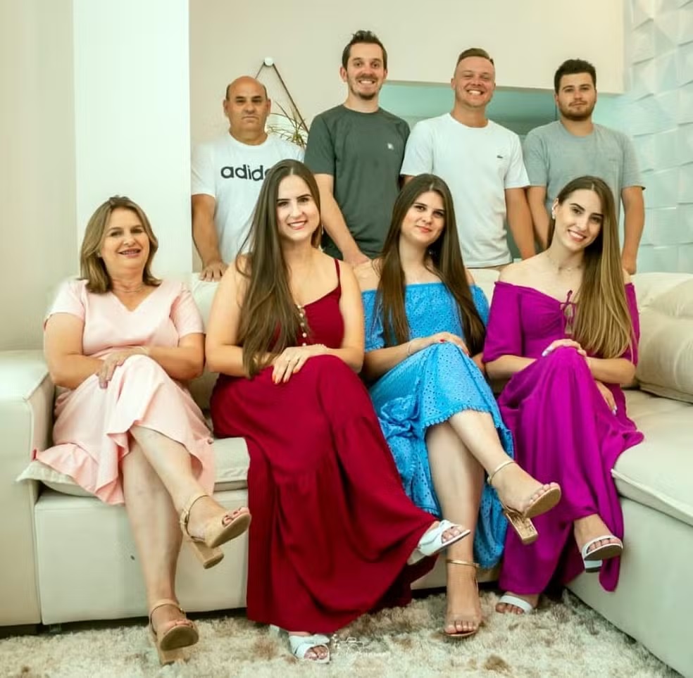 Maria e Renato com as filhas e os genros