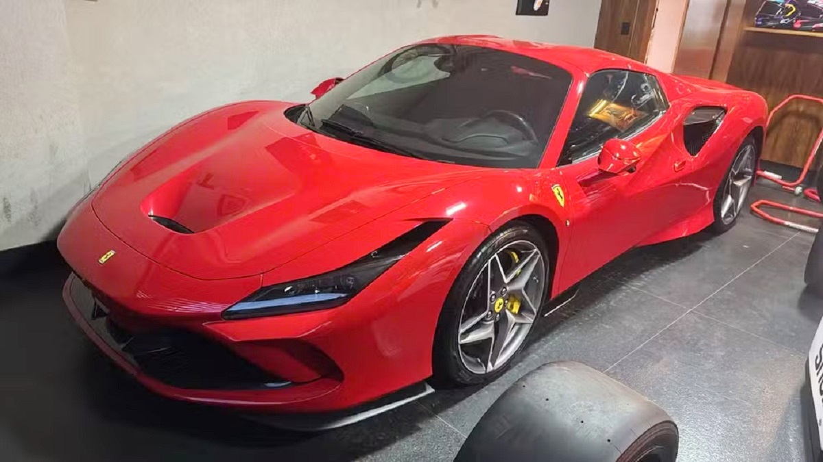 Ferrari apreendida na operação contra fraude no INSS