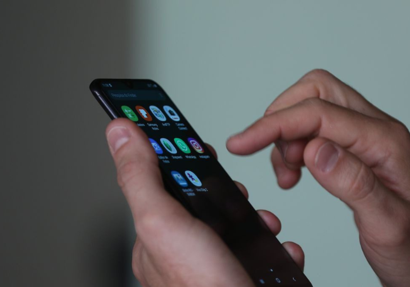 Esvaziar a lixeira do WhatsApp de tempos em tempos é fundamental para não sobrecarregar o aparelho. Ou desative o serviço que salva automaticamente ítens recebidos.