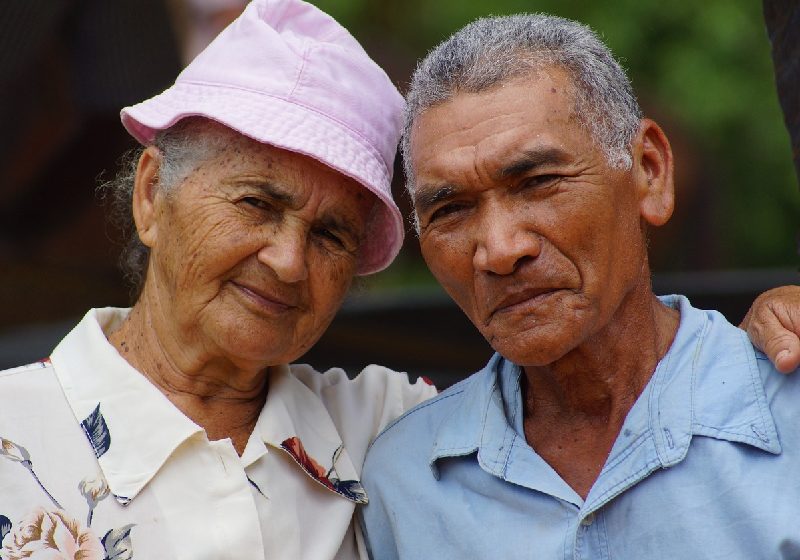 Idosos isentos de pagar IPTU devem procurar o atendimento ao cidadão da Prefeitura da cidade onde moram para conseguir o benefício.