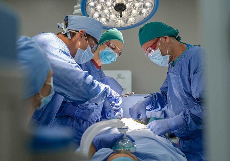 Depois do tratamento inovador contra câncer de intestino feito em Londres, 59% dos pacientes não apresentaram sinais da doença durante 3 anos.